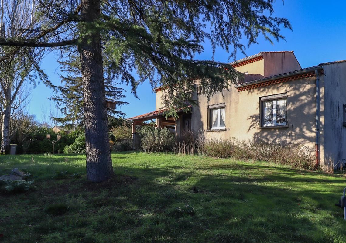 AUSSILLON À vendre - Maison familiale 160 m² avec piscine, grand terrain et hangar - Aussillon (81) 2