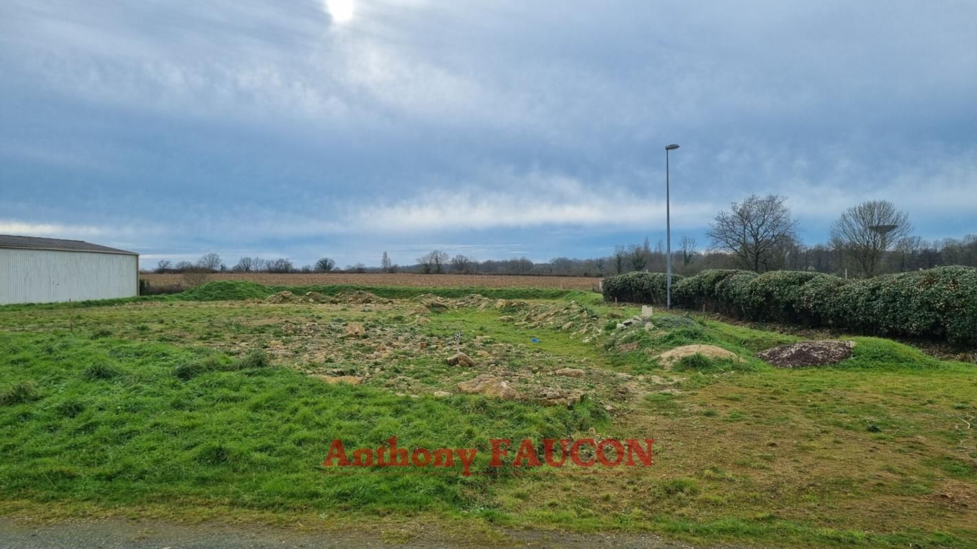 CHATEAU-GUIBERT Terrain en zone artisanal Chateau Guibert 2176 m2 3