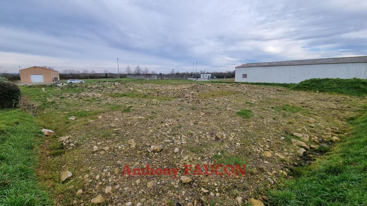 CHATEAU-GUIBERT Terrain en zone artisanal Chateau Guibert 2176 m2 4