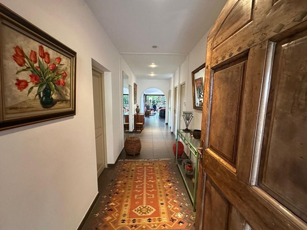 LA SEYNE-SUR-MER Villa d'architecte T6 de 180 m2 sur 1100 m² avec piscine et garage 3