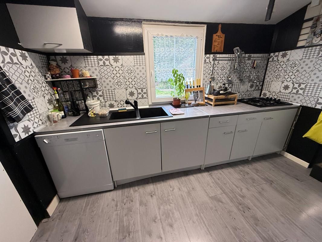 MONTMARAULT Maison 127 m2 + 2000 m2 terrain + dépendances + puits 3