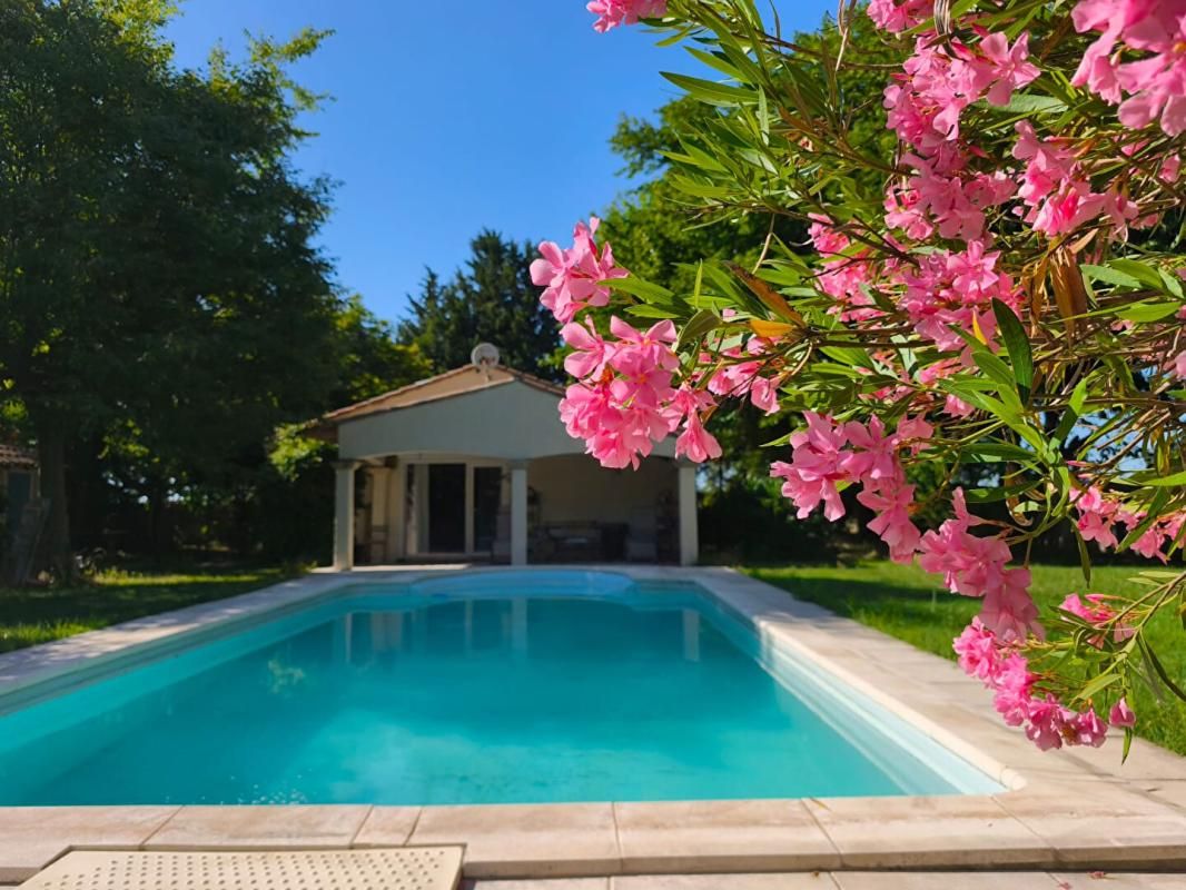 Viager occupé 1 tête  Dame de 79 ans  PERNES LES FONTAINES