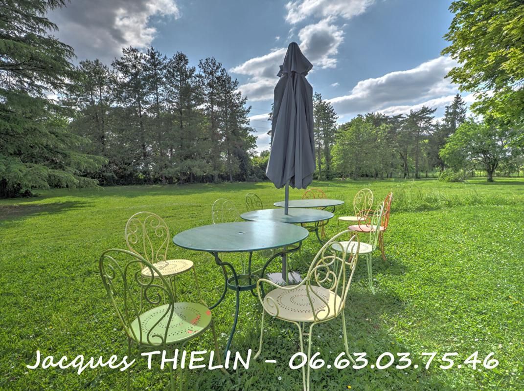 SAUMUR SPACIEUSE PROPRIÉTÉ SUR PARC D'UN HECTARE !!! 2