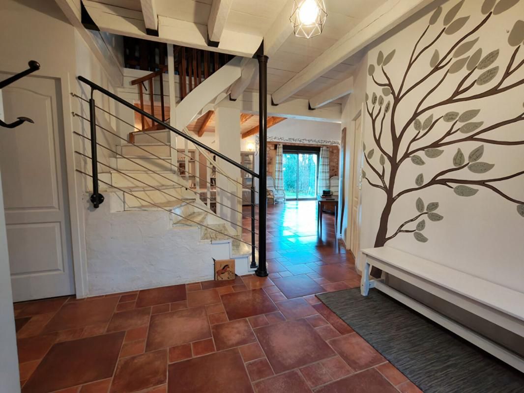 LE BUISSON-DE-CADOUIN Maison Le Buisson De Cadouin 7 pièce(s) 215m2 terrain 2484 m2 2