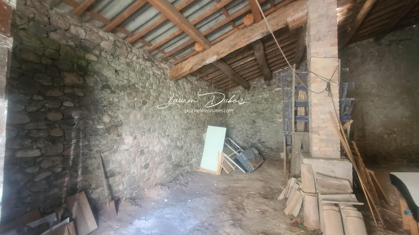 LA MOTTE-DU-CAIRE Ancienne Ecurie à restaurer 2