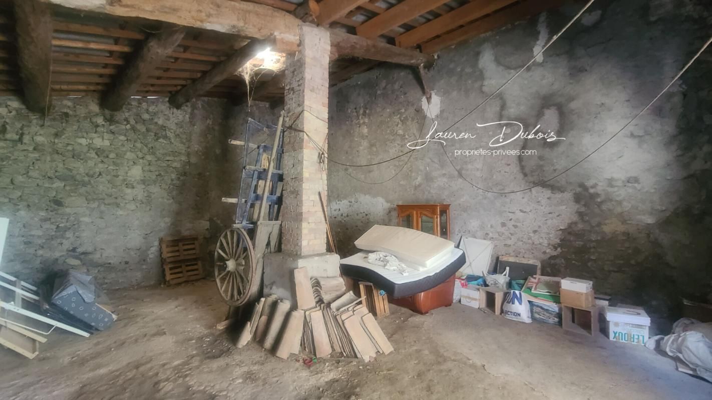 LA MOTTE-DU-CAIRE Ancienne Ecurie à restaurer 3