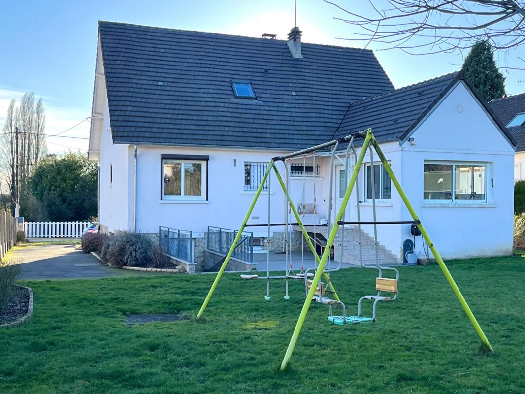 Maison  6 pièce(s) 140 m2 - Terrain 2556m²