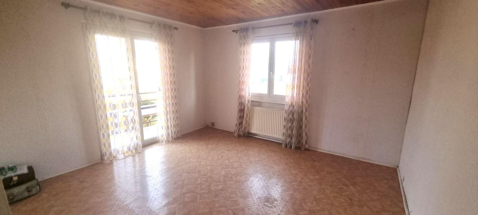 MANDEURE Grande maison familiale ou 2 appartements sur terrain d'environ 13 ares 3