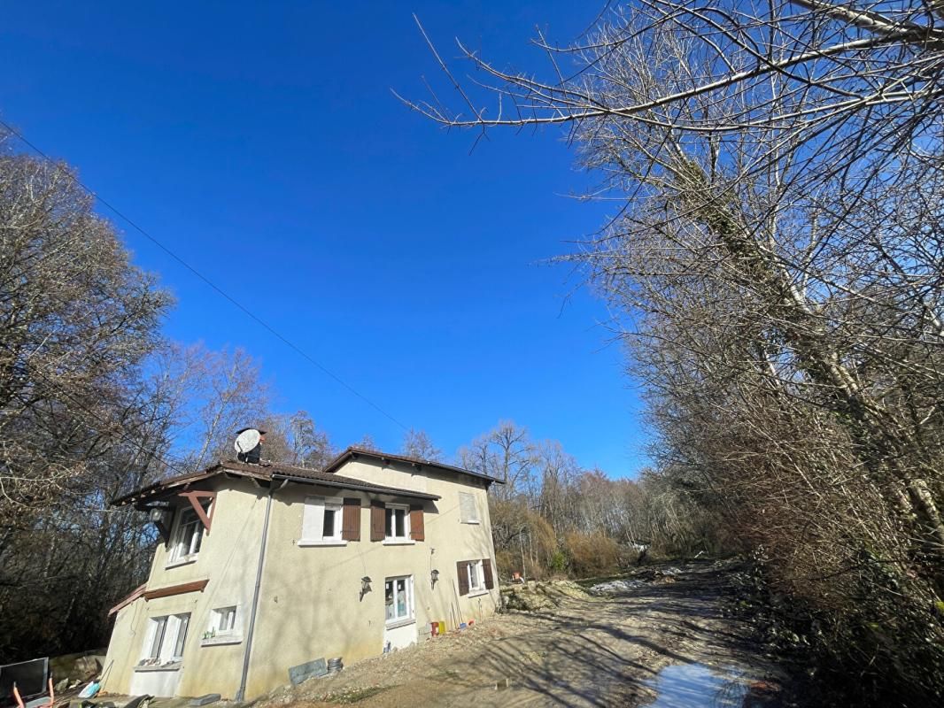 CHATEAU-L'EVEQUE Maison  5 pièces a 2