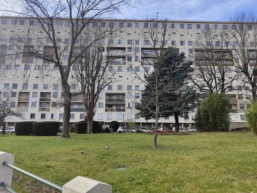 LE CORBUSIER Appartement Fresnes 4 pièce(s) 68 m2