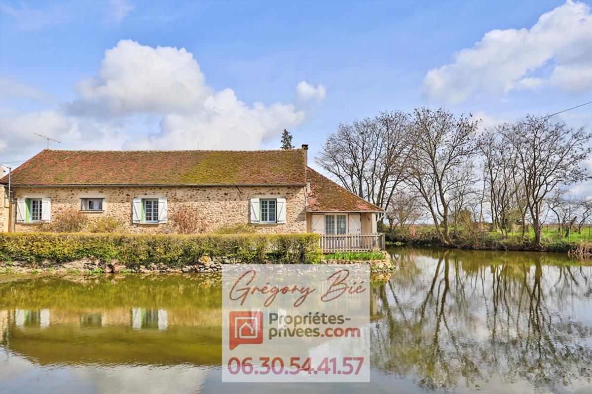 COULOMMIERS Corps de ferme Coulommiers 11 pièce(s) 435 m2 2