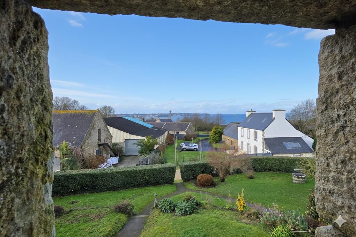DOUARNENEZ Maison Plonevez Porezay 8 pièce(s) 178.61 m2 2