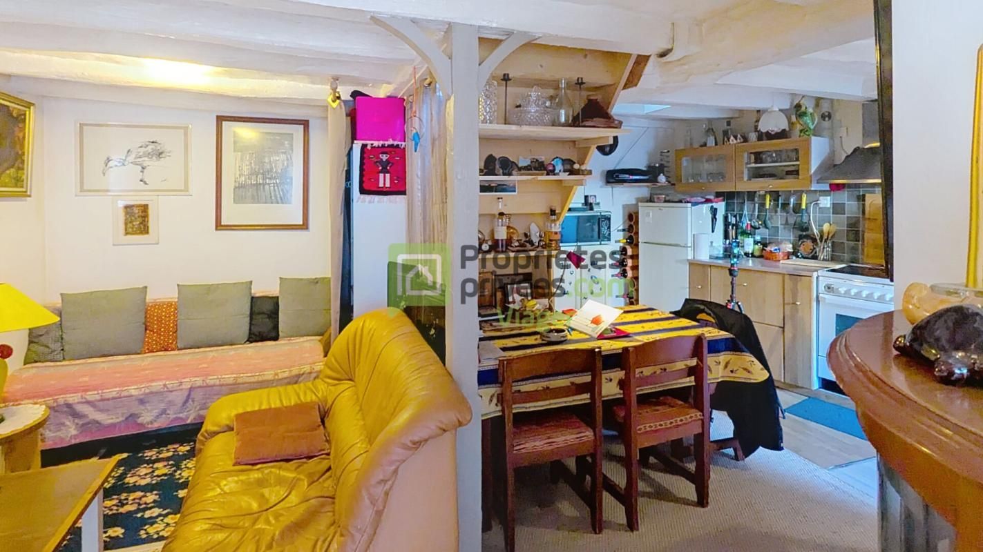 BOURGUEIL Maison de bourg. Viager occupé. BOURGUEIL 3