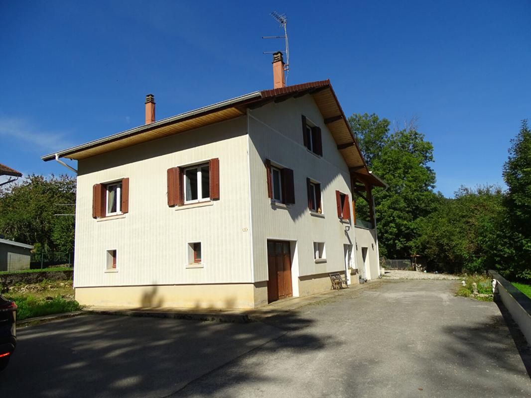 Maison individuelle de 181m² avec petite habitation en dépendance