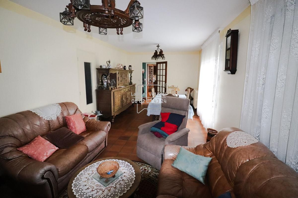 CORSEUL Maison Corseul 82 m2 + 45m² grenier - 1590m² terrain - 3 chambres 3