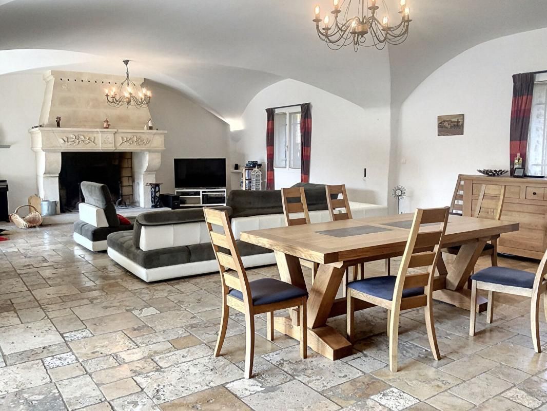 BANON Banon, belle propriété de 552 m² avec gîte sur 20 HA avec piscine 2