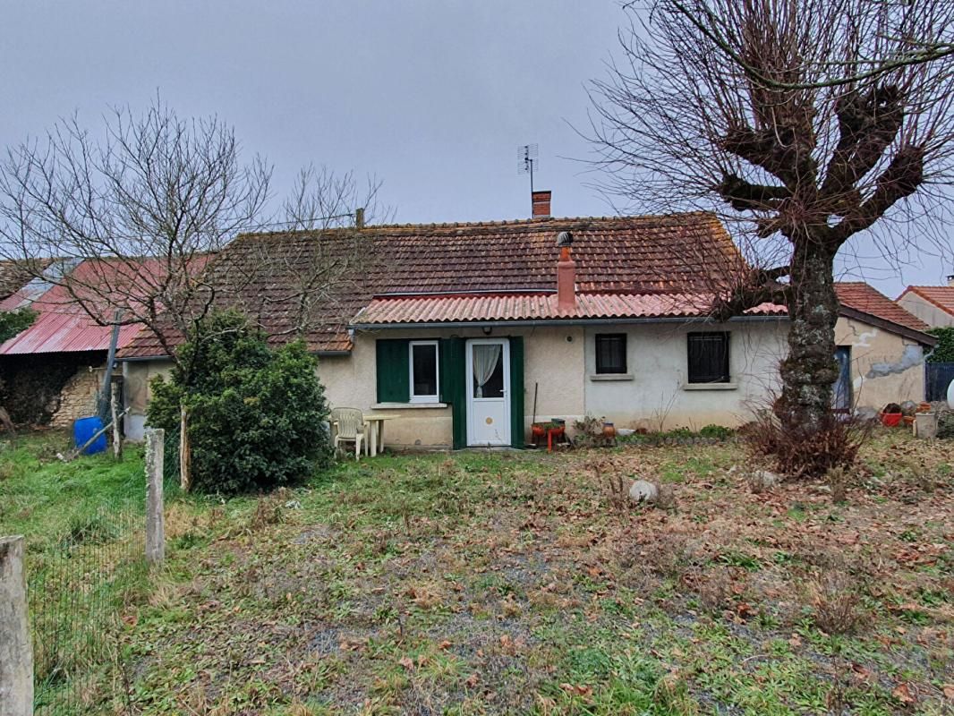 LUANT maison de village 3 piéces de 58 m2 et jardin 890 m2 3