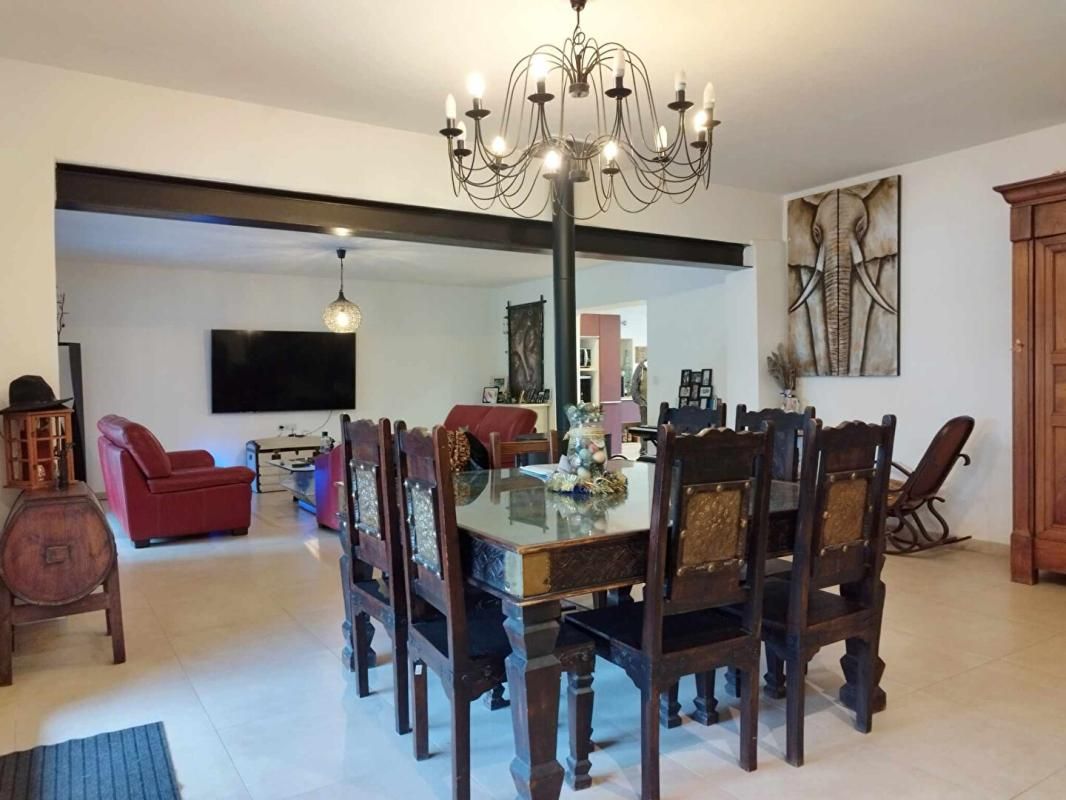 ARLES Maison Arles 9 pièce(s) 303 m2 SUR 1 hectare de parcelle 2