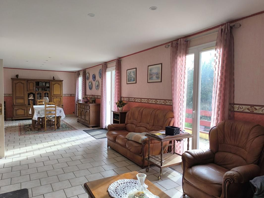 LA FEUILLIE Maison La Feuillie 6 pièce(s) 147.22 m2 4