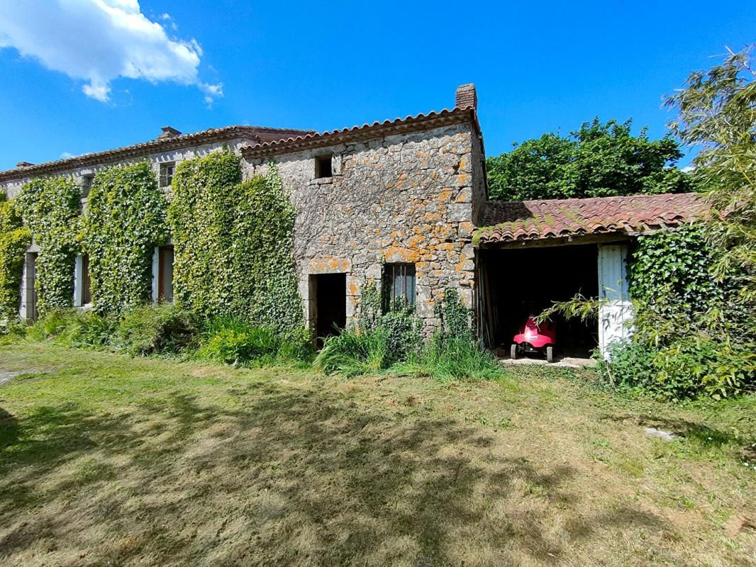 SAINT-MARTIN-DES-TILLEULS Maison Secteur La Verrie 6 pièces 2