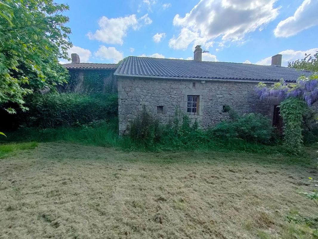 SAINT-MARTIN-DES-TILLEULS Maison Secteur La Verrie 6 pièces 3