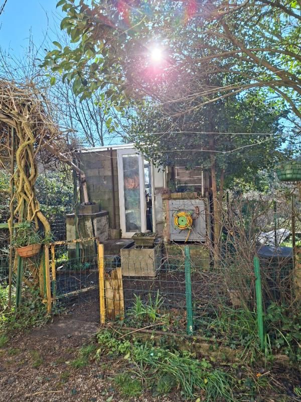 LAVAL-PRADEL A vendre Laval Pradel maison de village mitoyenne de 77 m2 avec jardinet de 60 m2 2