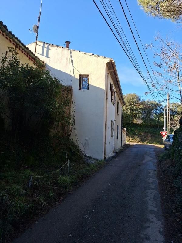 LAVAL-PRADEL A vendre Laval Pradel maison de village mitoyenne de 77 m2 avec jardinet de 60 m2 3