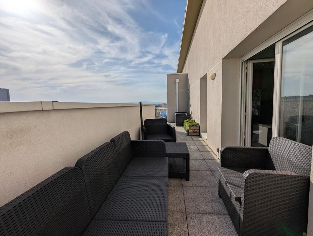 SAINT-PRIEST Appartement 3 pièces avec terrasse de 40 m² Saint-Priest 3