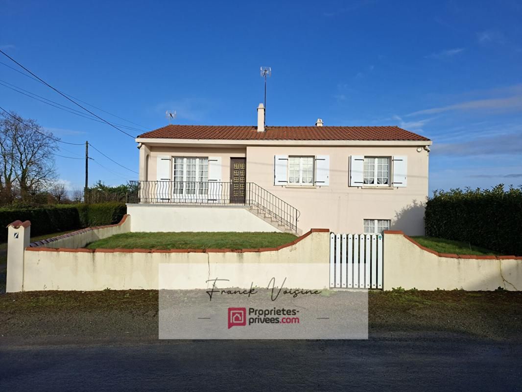 SAINT-PAUL-EN-PAREDS A VENDRE à Saint Paul en Pareds, maison de 137 m2 avec 2 chambres et 1 studio en sous-sol sur une parcelle de 848 m2 env 2