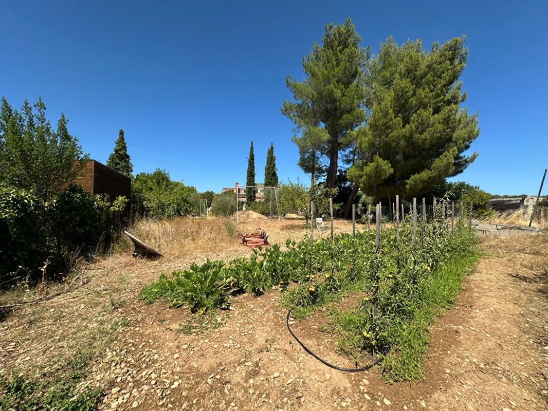 LA TOUR-D'AIGUES À vendre : Maison familiale avec piscine, jardin et vue imprenable à La Tour-d'Aigues 3