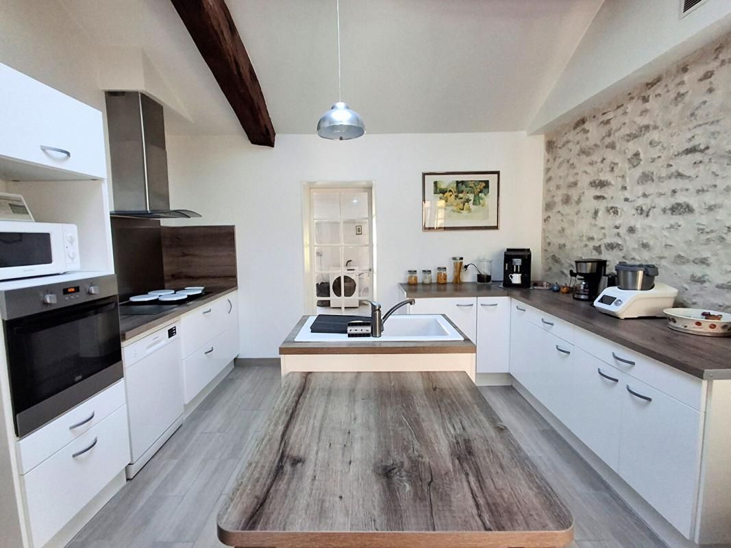 GENERAC Maison 7 pièces 225 m2 avec piscine et possibilité de faire 2 logements! 2