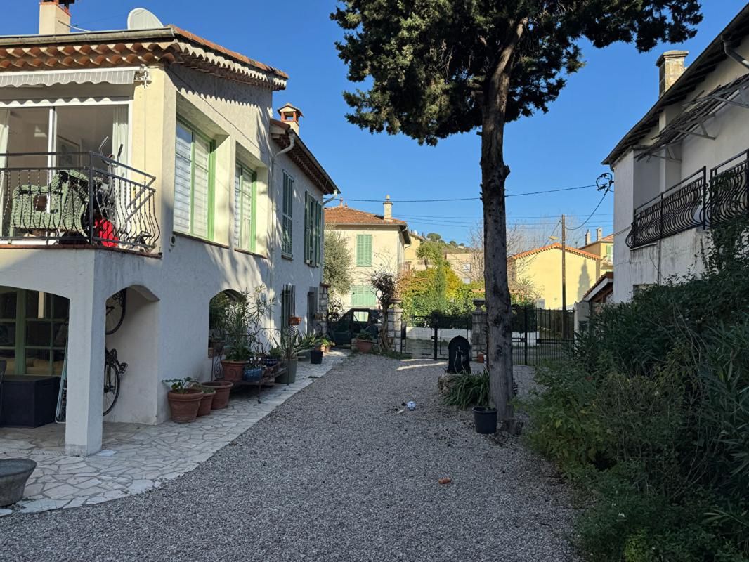 Vence  centre ville, Maison 5 pièces 114 m2