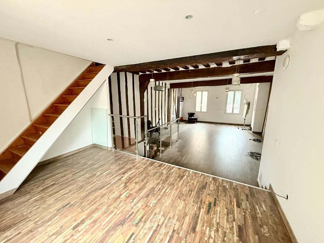 SENS Sens Immeuble 10 pièce(s) 250 m2, Bien à fort potentiel ! Usage habitation, commercial ou mixte ! 2