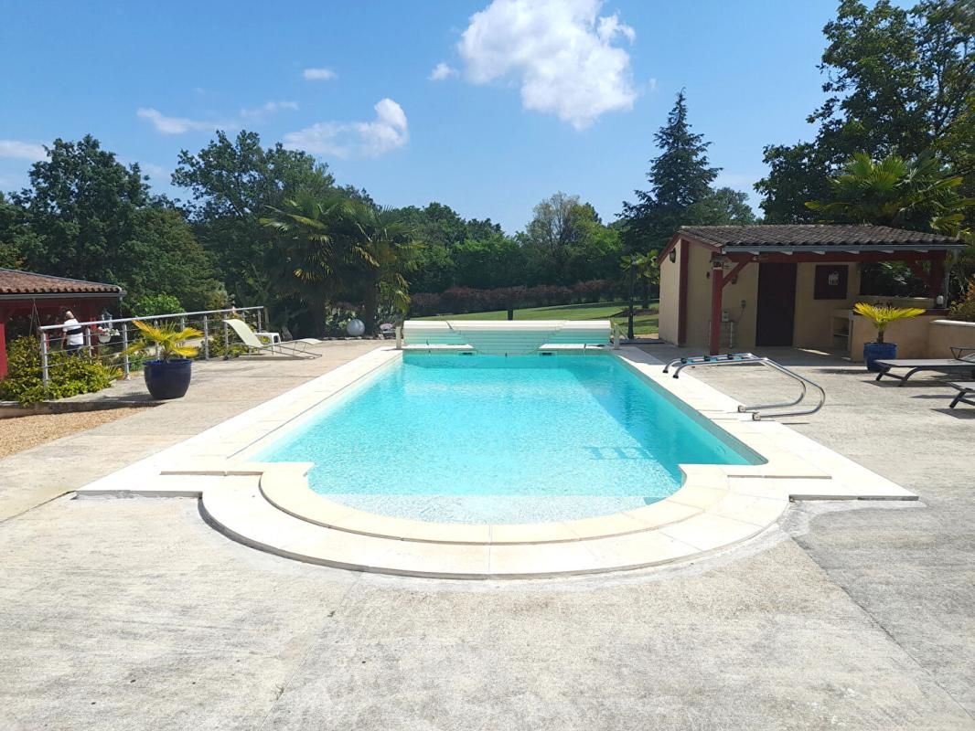 CHOURGNAC Maison Chourgnac 9 pièce(s) 260 m2 4