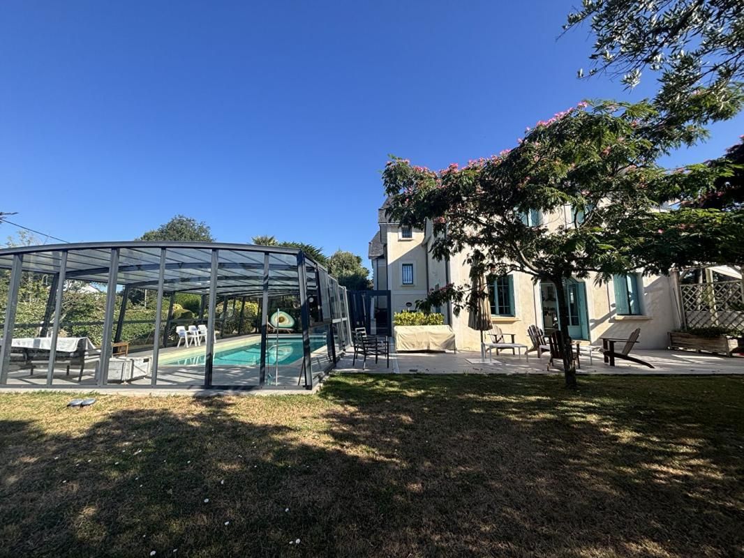 SAINT-GILDAS-DE-RHUYS Propriété de charme de 270 m2 bourg de Saint-Gildas-de-Rhuys 1