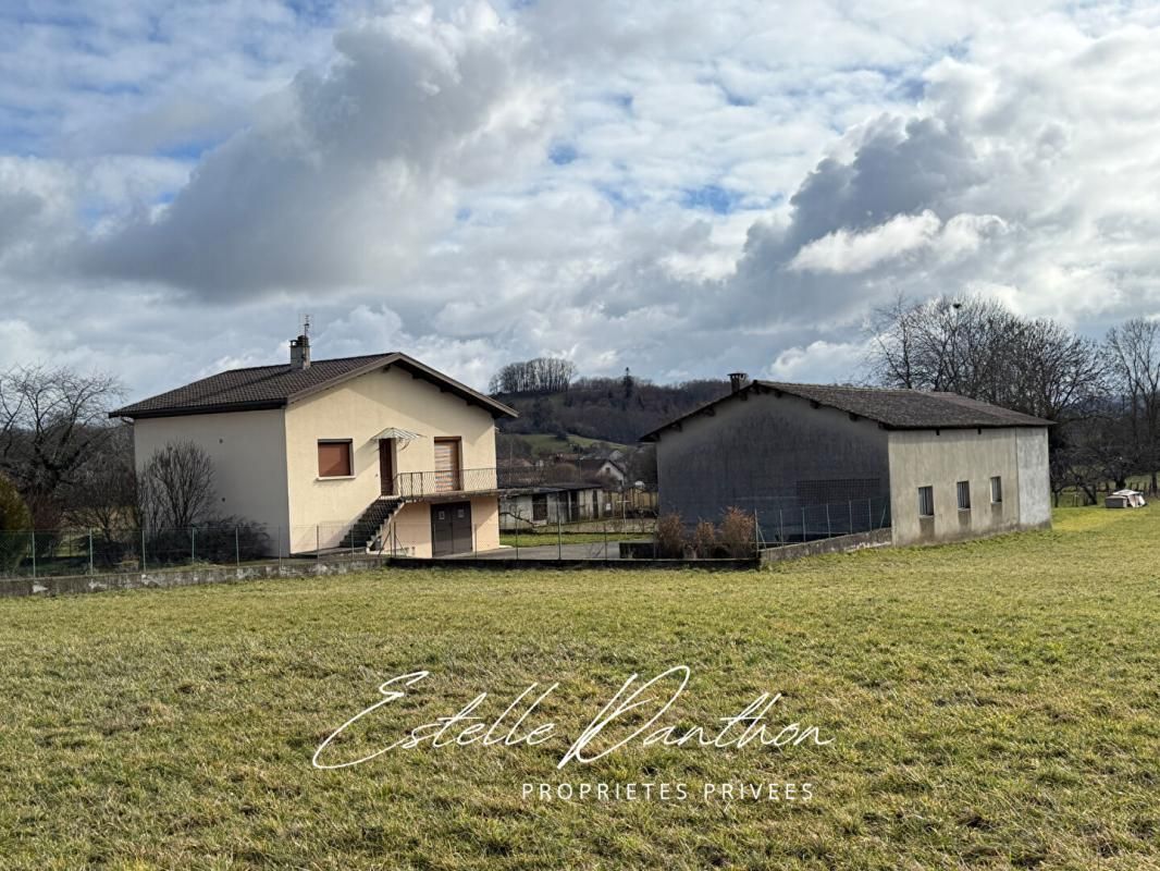 Maison sur sous-sol complet avec hangar
