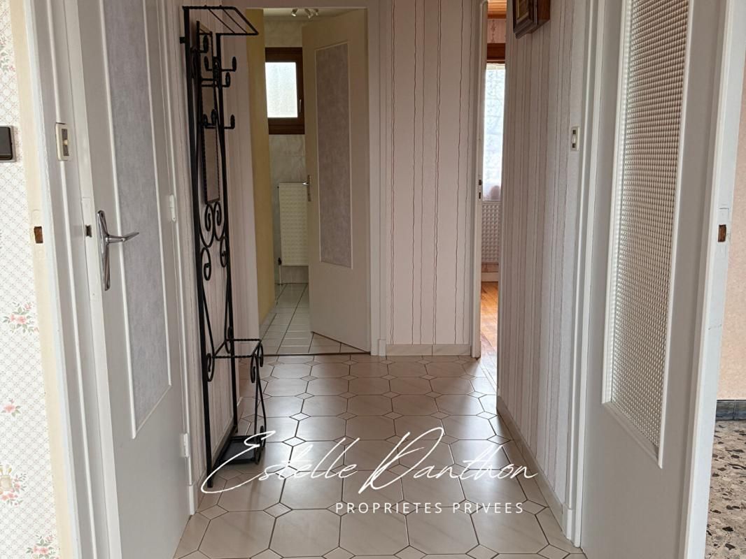 BIZONNES Maison sur sous-sol complet avec hangar 4