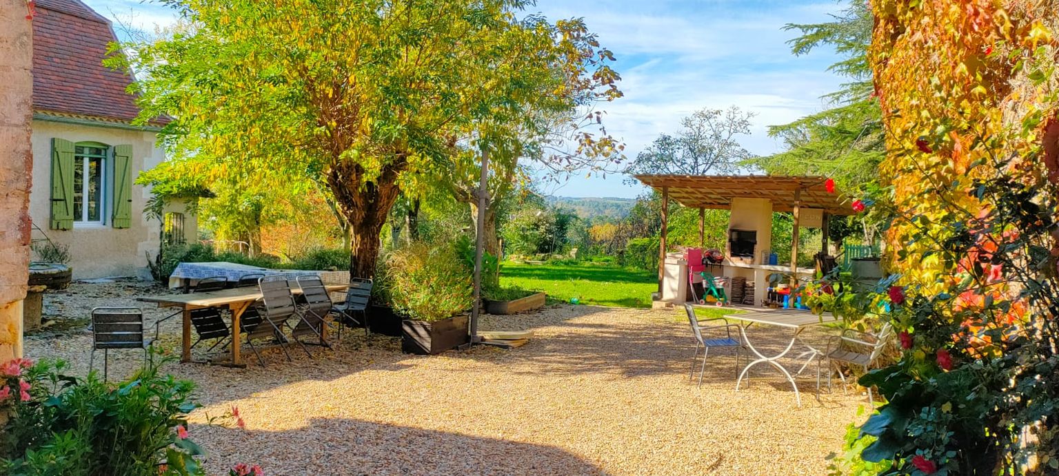 MUSSIDAN Maison de campagne proche Mussidan 207 m2 rénovée et grange de 199 m² parcelle de 3414m² 2