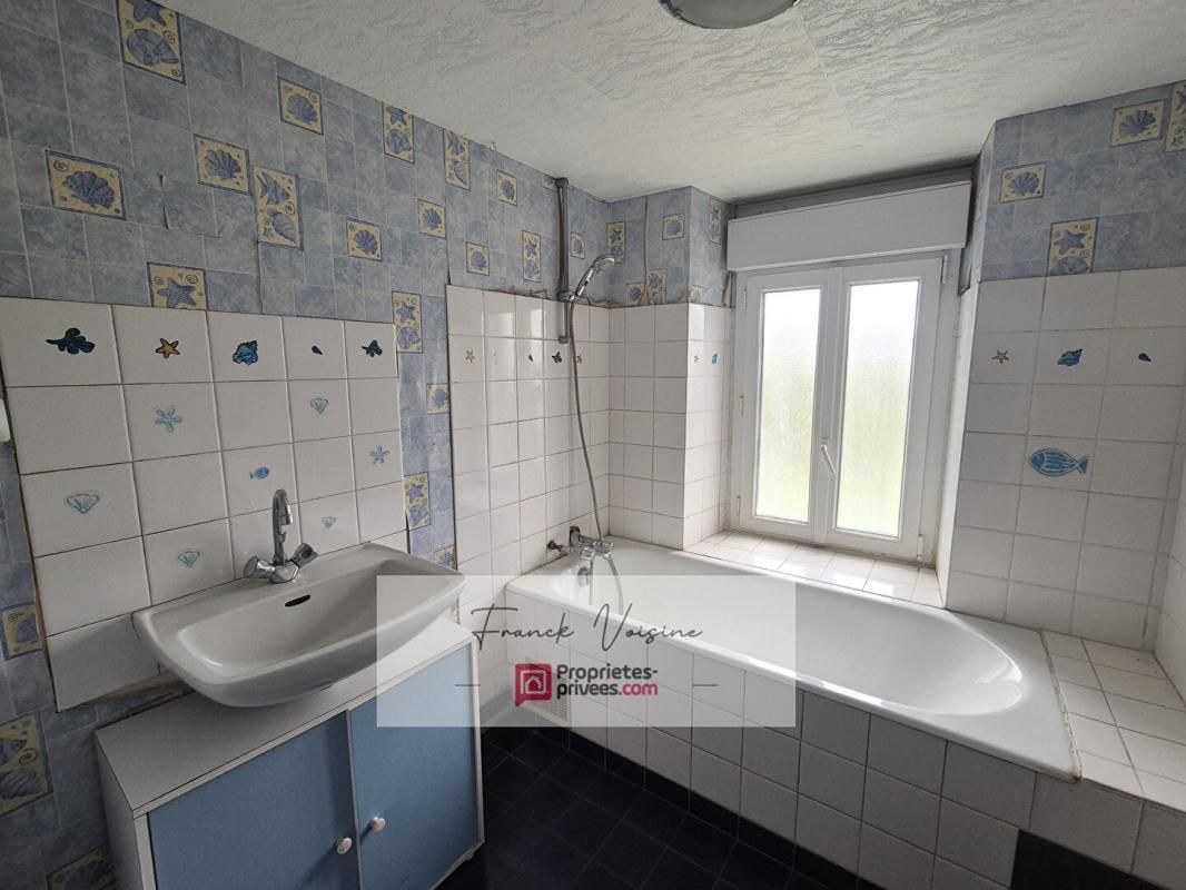 LES HERBIERS A VENDRE aux Herbiers, Ensemble de 2 logements à rénover de 115 m2 env et de dépendances sur une parcelle de 1380 m2 env 3