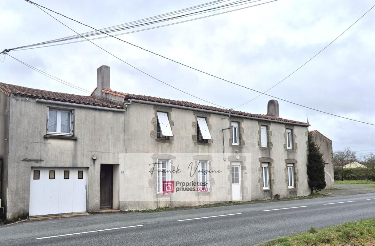 LES HERBIERS A VENDRE aux Herbiers, Ensemble de 2 logements à rénover de 115 m2 env et de dépendances sur une parcelle de 1380 m2 env 4