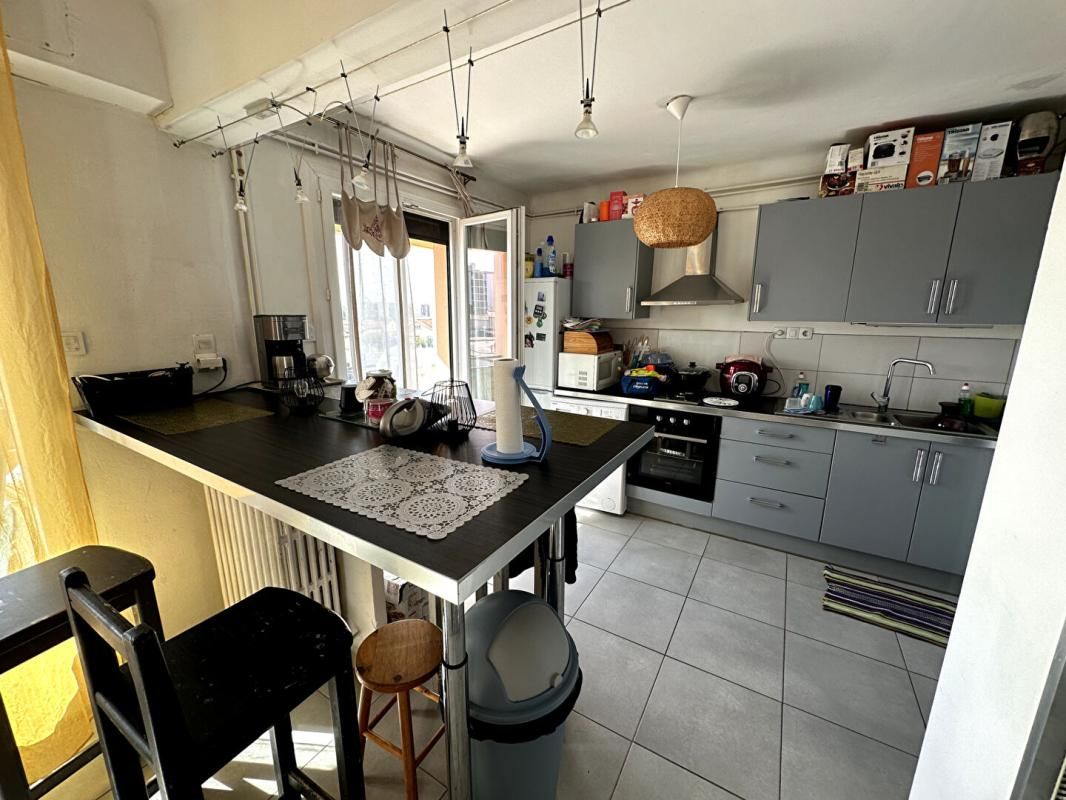 SALON-DE-PROVENCE Grand Studio meublé à louer sur Salon-de-Provence 3