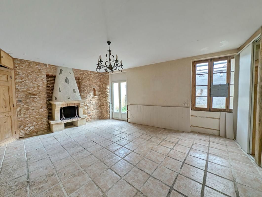 LE BUGUE Maison centre ville 3 chambres + cour 3