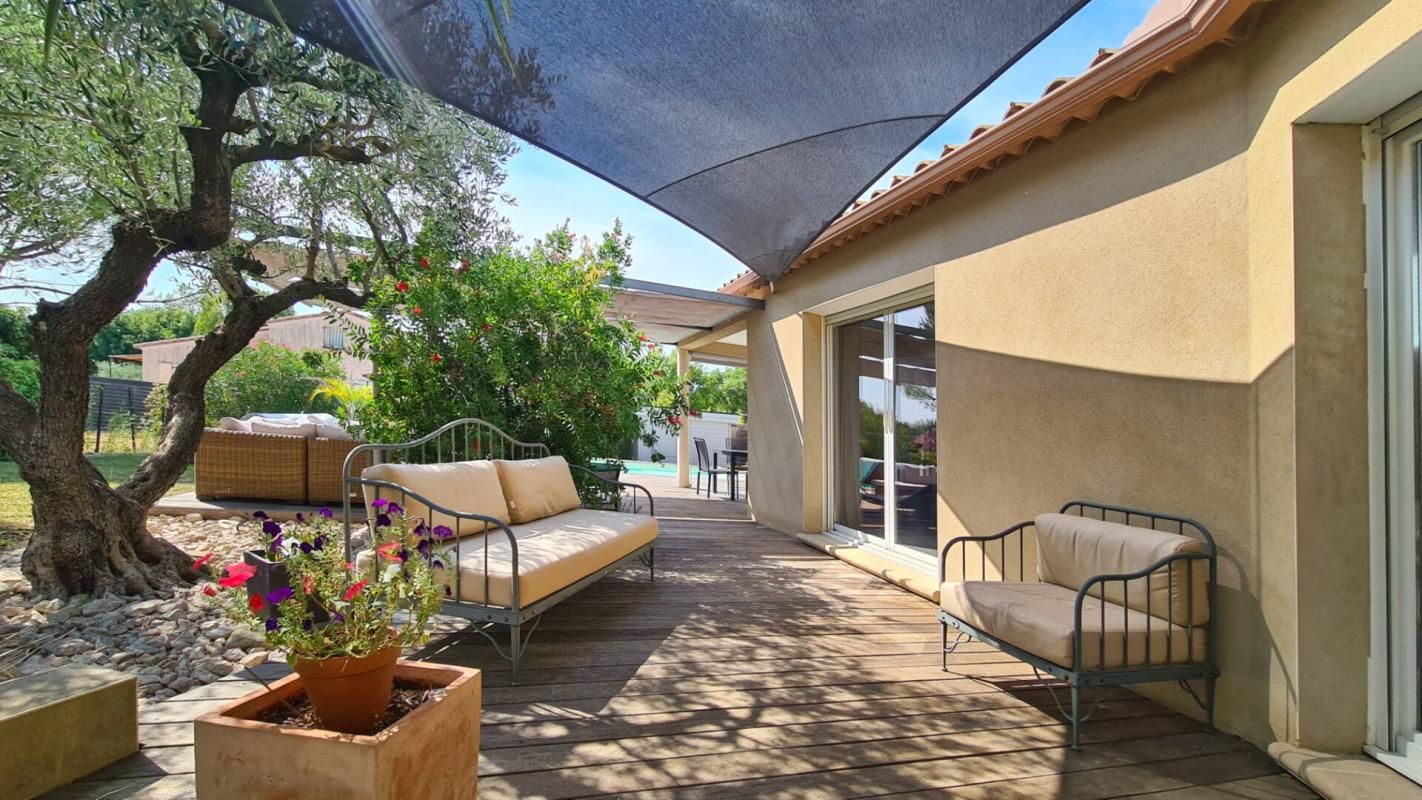 UZES Villa : belles prestations contemporaines avec piscine 3