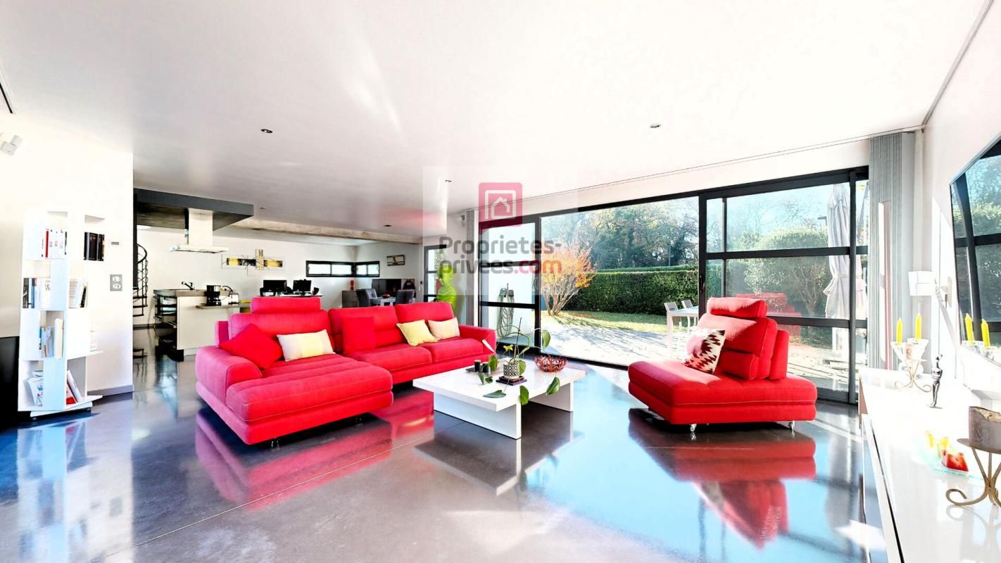 Dept 33 - Eysines Montalieu- Maison  d'Architecte d'Exception - 4 pièce(s) 138 m2 avec terrasses, piscine, et son jardin arboré de 444m2