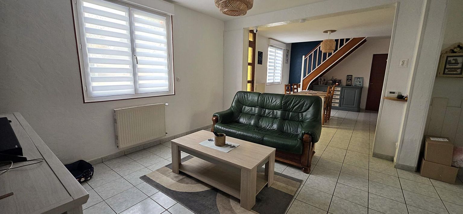 DONGES Maison familiale de 116 m²  habitable, offrant 4 chambres et un grand jardin 3