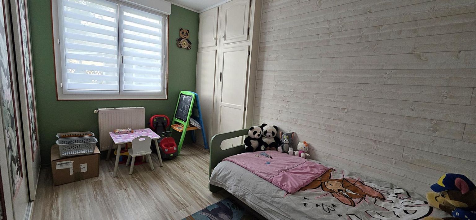 DONGES Maison familiale de 116 m²  habitable, offrant 4 chambres et un grand jardin 4