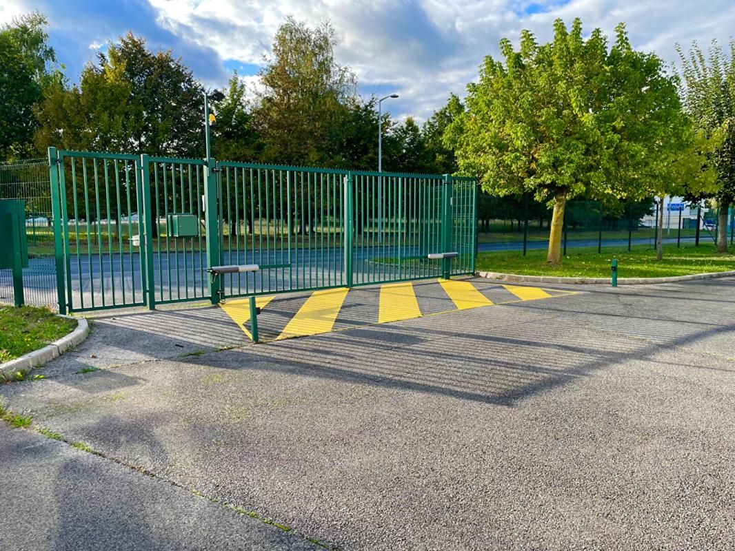 VERNEUIL-EN-HALATTE LOCAL D'ACTIVITE PARC ALATA 205m2 avec Parkings Privatifs 4