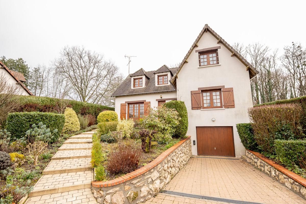 LIEUX UNIQUES ® x PROPRIÉTÉS PRIVÉES PROPOSE TRES BELLE MAISON CONTEMPORAINE DE 195 M² - CELLETTES