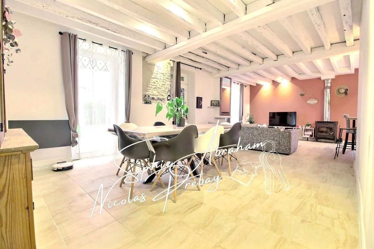 Maison rénovée avec grange et terrain ? Coeur de bourg avec commodités