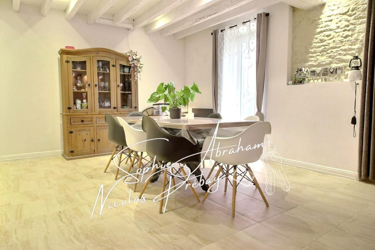 BAZOCHES-LES-GALLERANDES Maison rénovée avec grange et terrain ? Coeur de bourg avec commodités 4